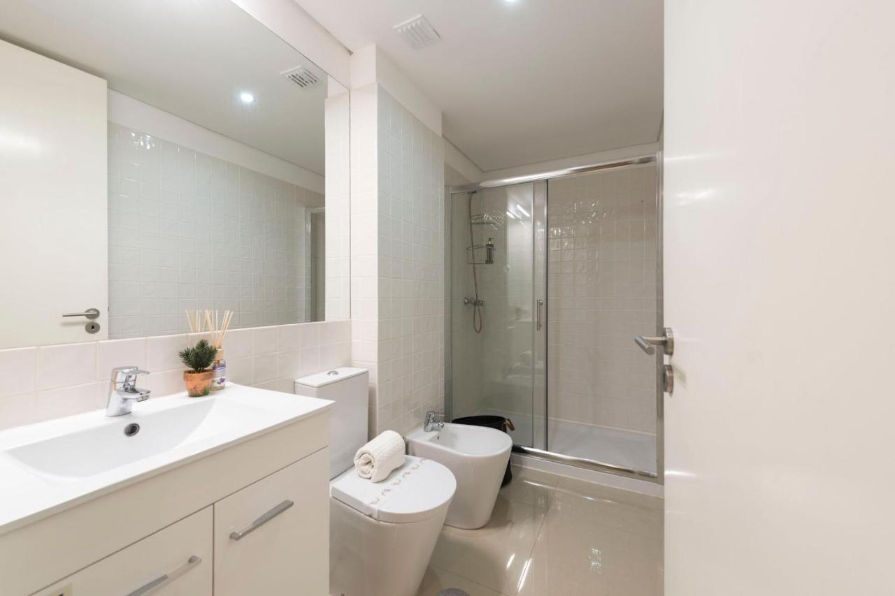 Lovelystay - Porto Peaceful Living W/ Backyard ภายนอก รูปภาพ